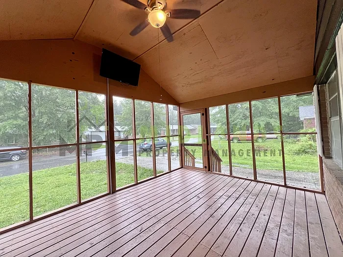 137 Miranda Rd — Photo 11