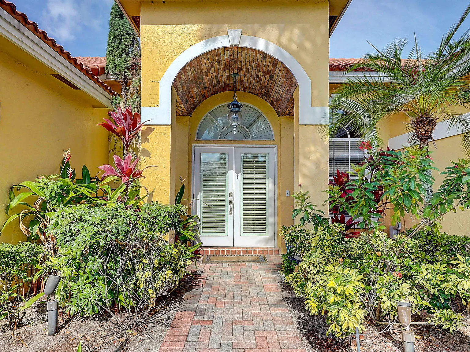 4 bed, 3.0 bath, 2486 sqft, $6,000 — Photo 4