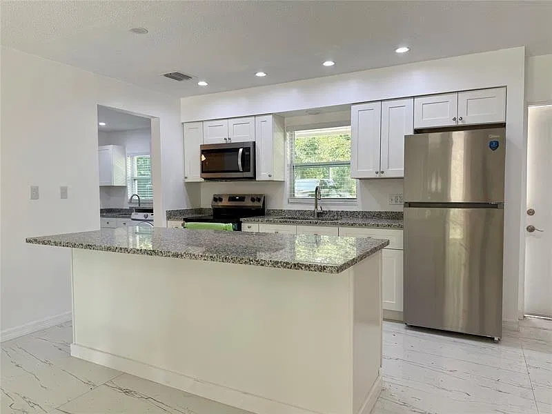 1617 birch st — Photo 3