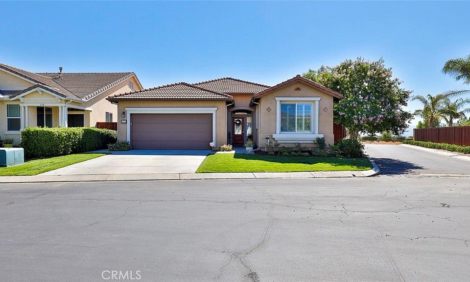 1st image of 570 Zaharias Cir
