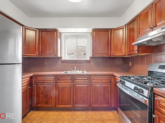 4th image of 748 E 213th St Floor 3