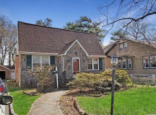 138 Hewlett Ave, Merrick, NY 11566