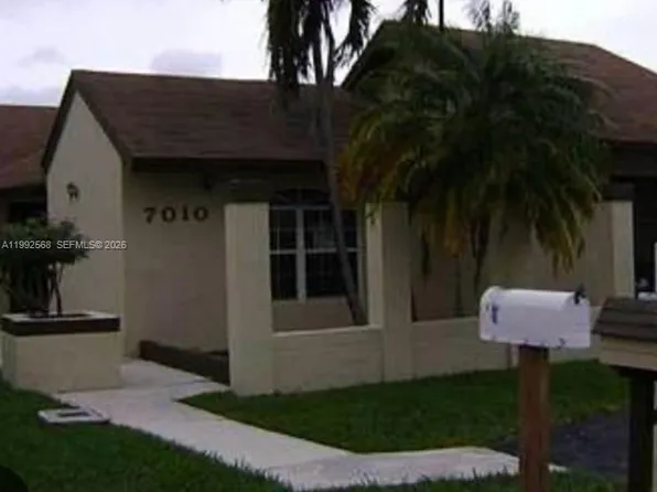 7010 SW 103rd Pl, Miami, FL 33173