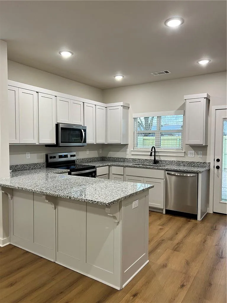 3 bed, 2.5 bath, 1457 sqft, $1,750 — Photo 3