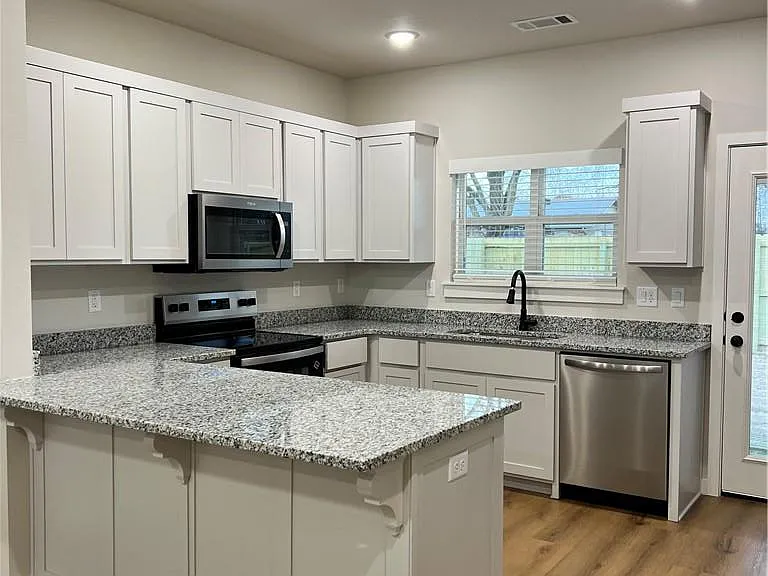 550 Cosmos St #550 — Photo 3