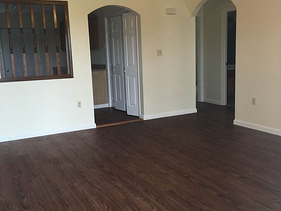 2nd image of 2543 Lakeview Dr