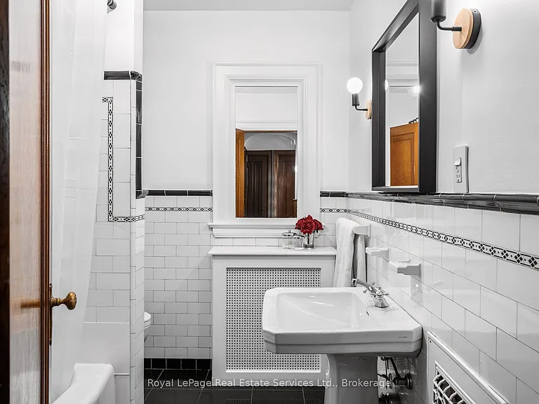 28 Thompson Ave — Photo 31