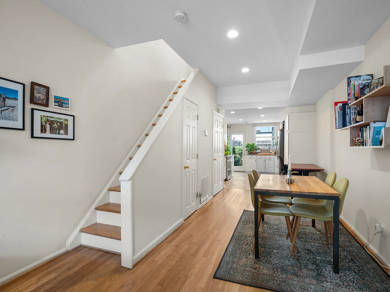2 bed, 984 sqft, $3,800 — Photo 2