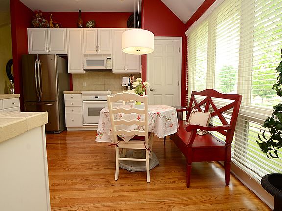 5th image of 18605 Jones Cir