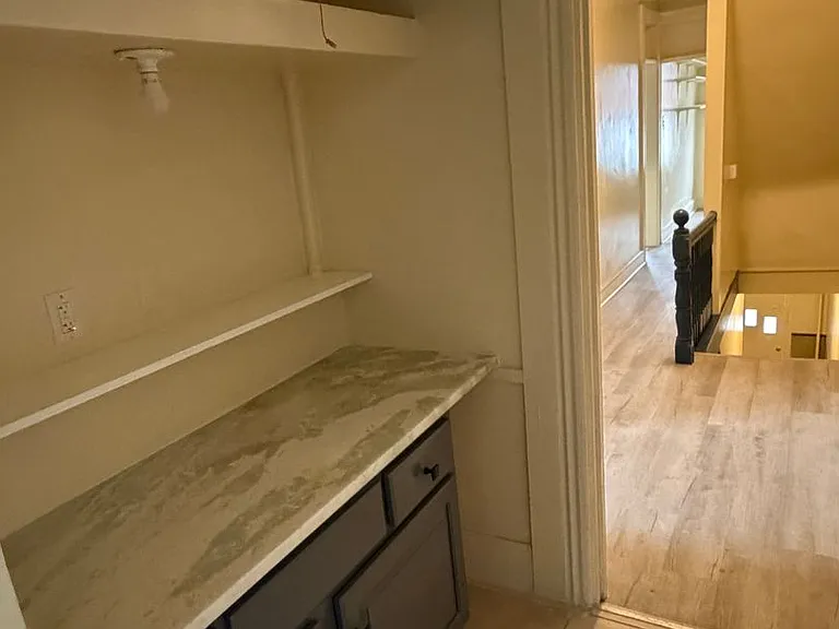 121 Laurel St — Photo 5