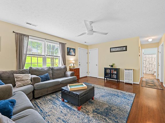 4th image of 403 Riverside Dr