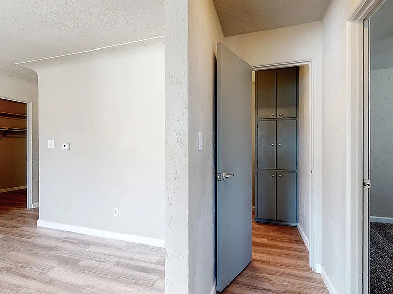 Prince Charles Apartments — Photo 19
