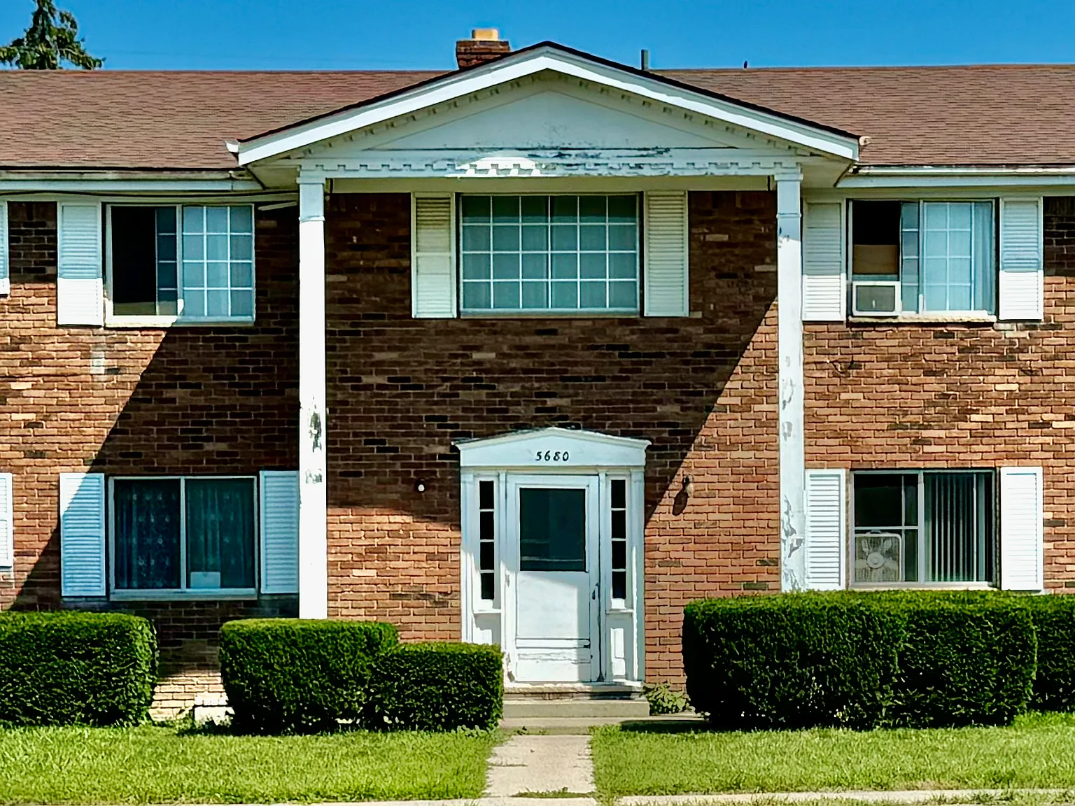 2 bed, 750 sqft, $895 — Photo 1