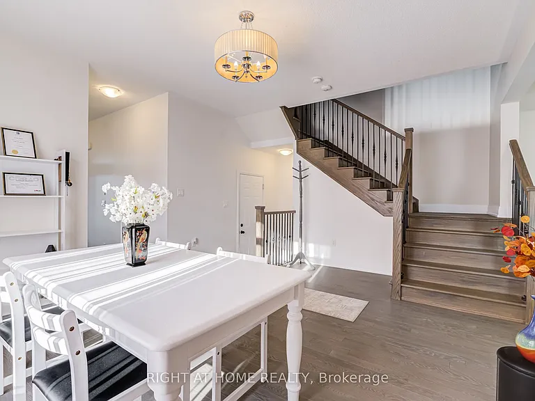 70 Westlake Cres — Photo 12
