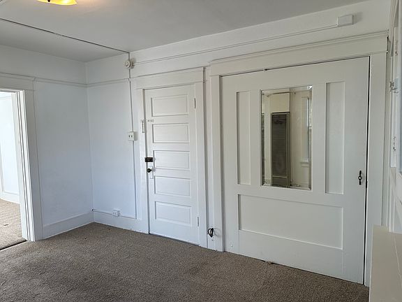 5th image of 917 Portola Ave