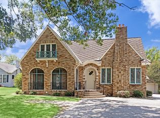 703 E Main St, Bellville, TX 77418
