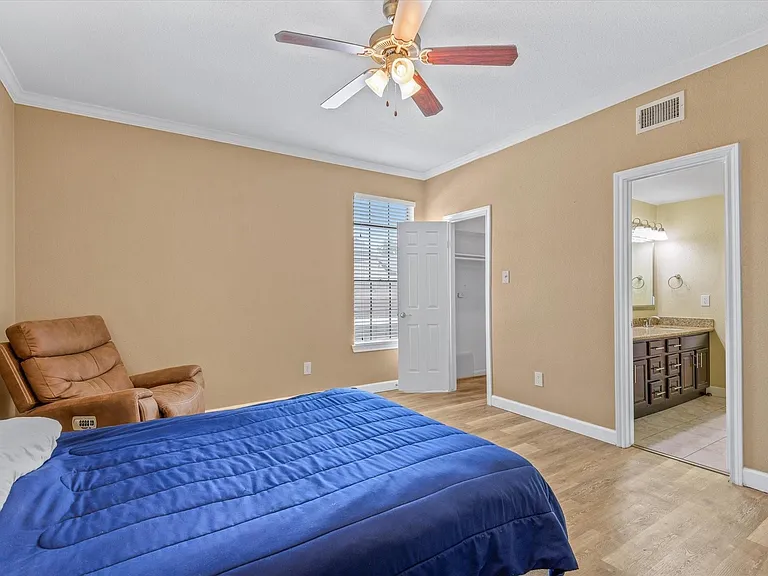2255 Braeswood Park Dr #146 — Photo 11
