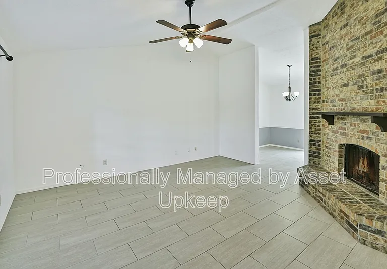 1306 Clearview Dr — Photo 5