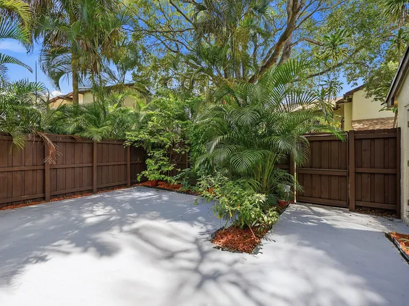 3349 Cocoplum Circle #33129, Coconut Creek, FL 33063