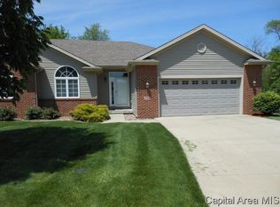 1024 Ravina Dr, Chatham, IL 62629