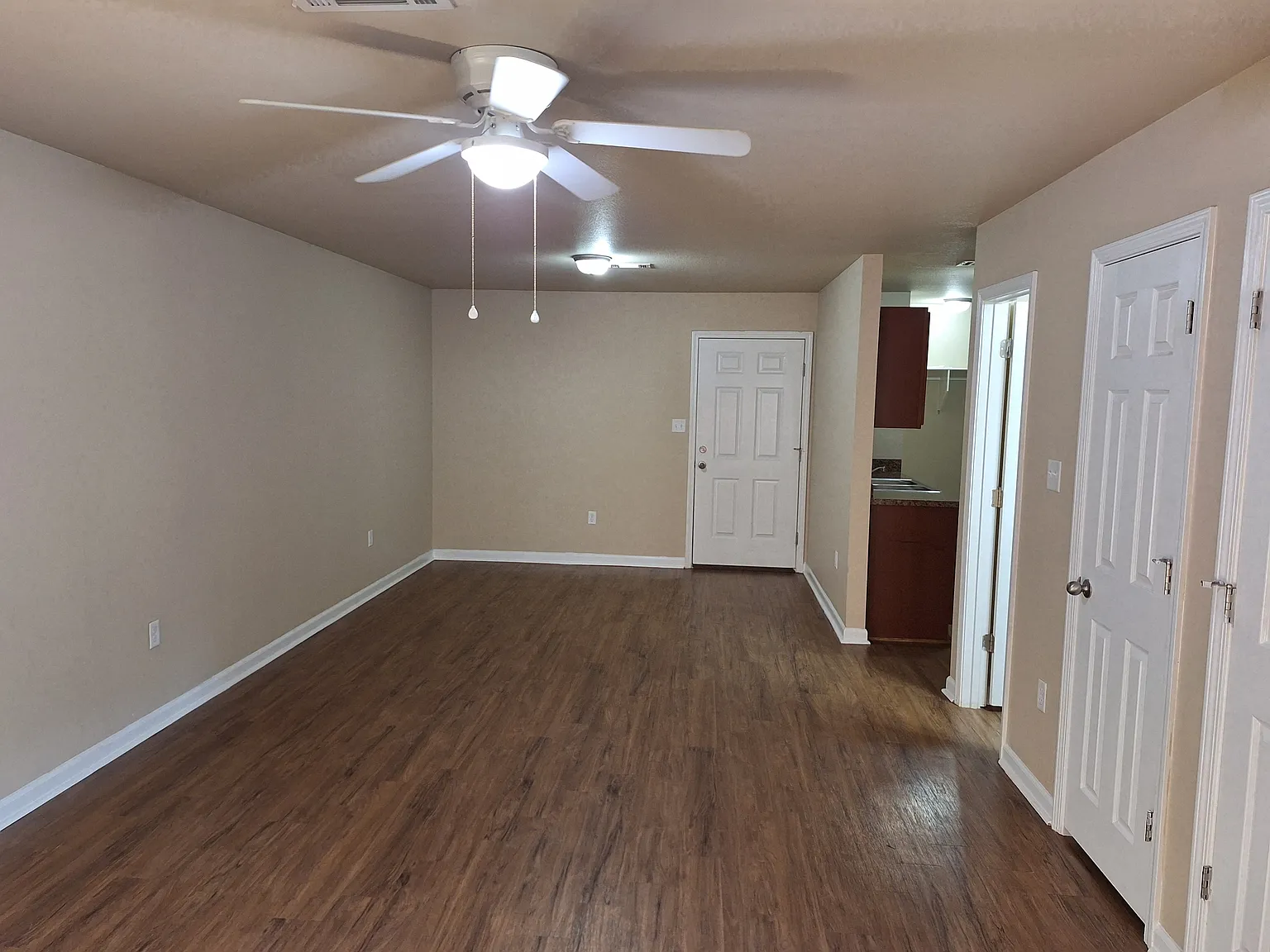 3 bed, 1.5 bath, 1174 sqft, $1,150 — Photo 3