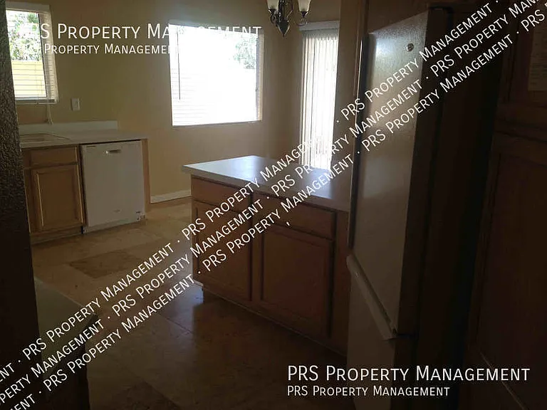 629 S Oak St — Photo 4