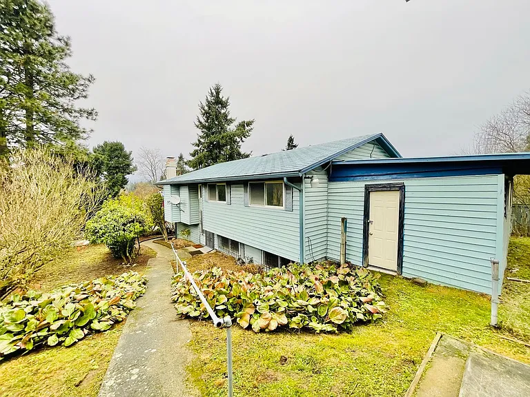 8836 22nd Ave SW — Photo 1