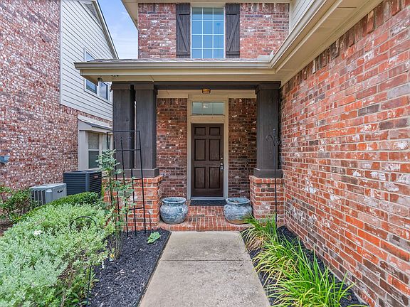 2nd image of 325 Kirby Dr