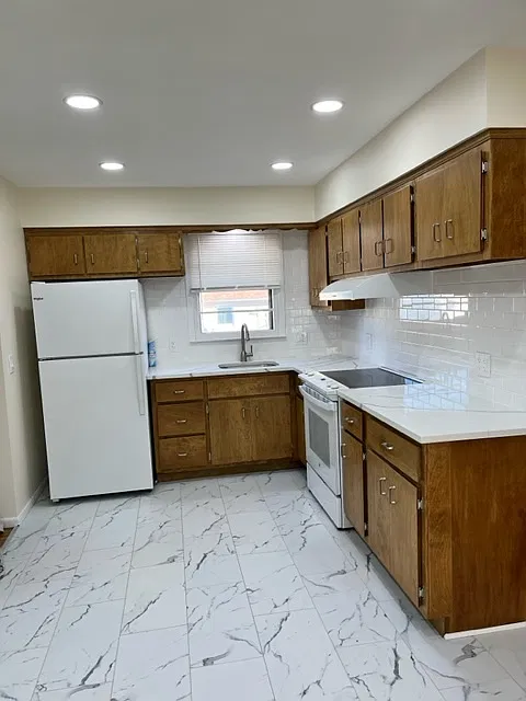 3 bed, 1.5 bath, 1100 sqft, $3,700 — Photo 3