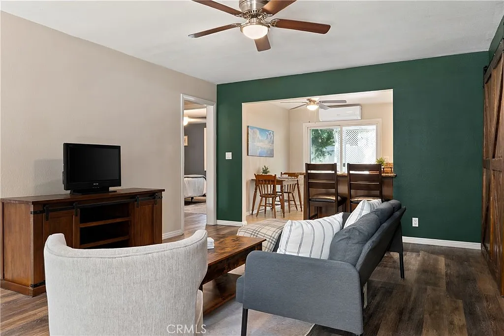 2 bed, 823 sqft, $3,450 — Photo 3