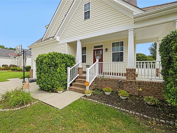 3rd image of 1221 Rosebud Ln
