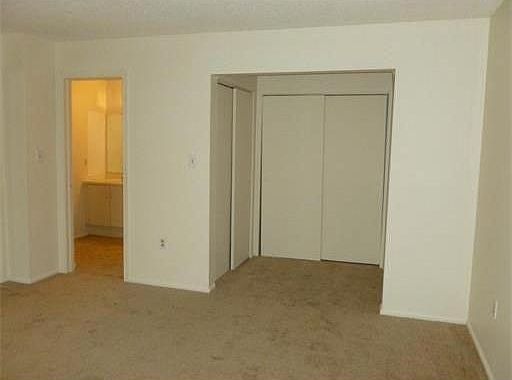 3rd image of 277 Hatfield Ln
