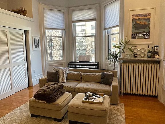 2nd image of 195 Beacon St APT 3