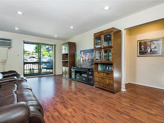4th image of 287 Country Club Ln
