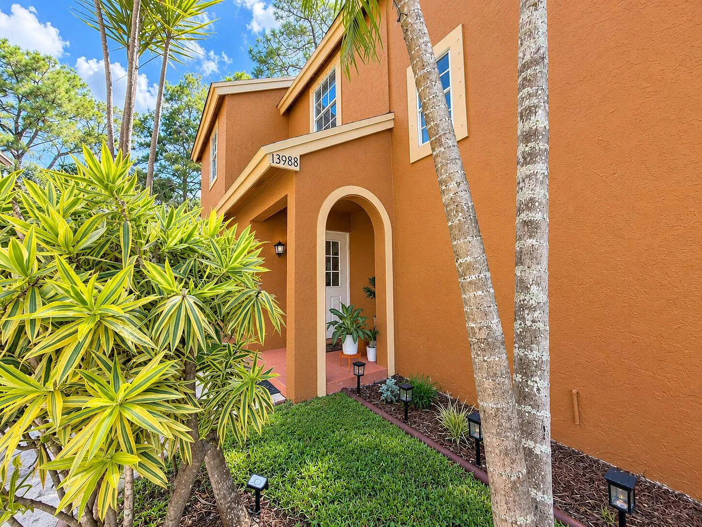 3 bed, 2.5 bath, 2976 sqft, $3,400 — Photo 1
