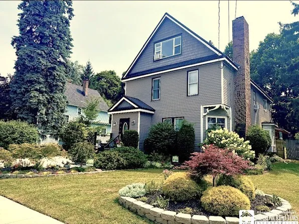 13 Babcock Ave, Silver Creek, NY 14136