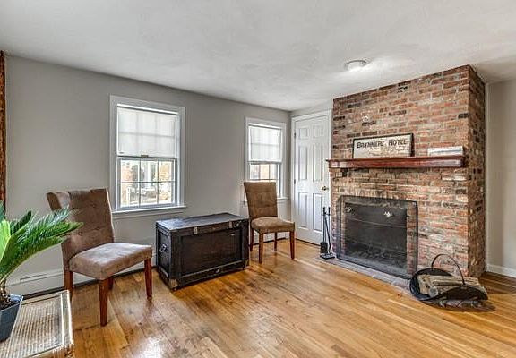 4th image of 35 Essex St #1