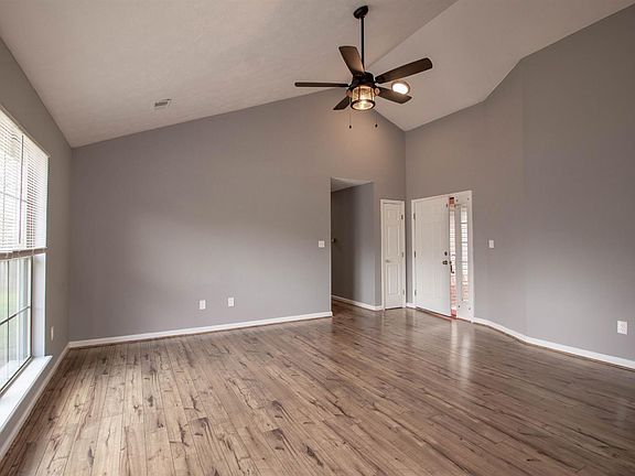 4th image of 256 Holly Ln