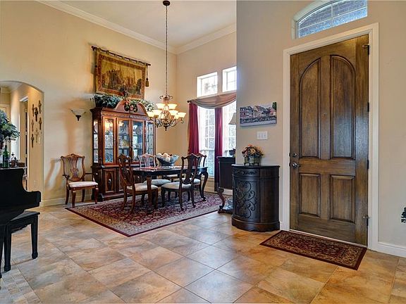 3rd image of 2424 Plantation Dr N