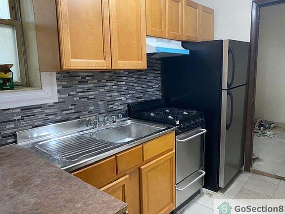 2nd image of 722 E 181st St APT 1