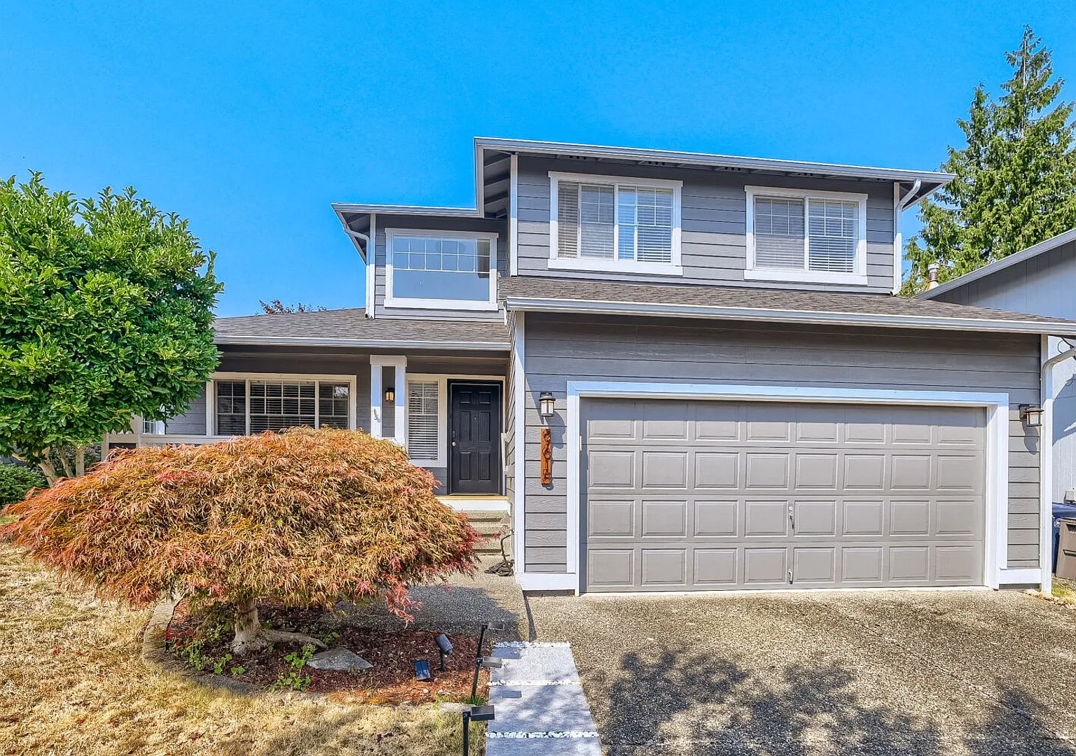 Stunning 3 Bed 2.5 Bath Lake Stevens Home w/ Attached Garage and Fenced Yard — Photo 1