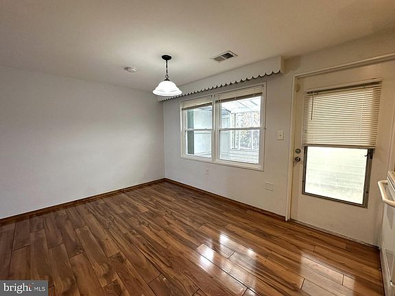 3rd image of 1327 Mantle St