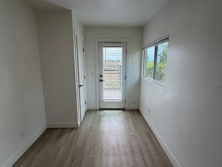 4253 Carpinteria Ave #B — Photo 11