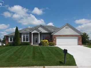 6096 Pine Creek Xing, Grand Blanc, MI