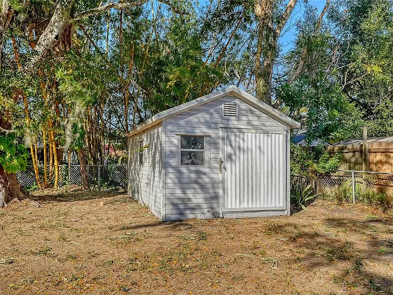 209 Briggs Ct — Photo 32