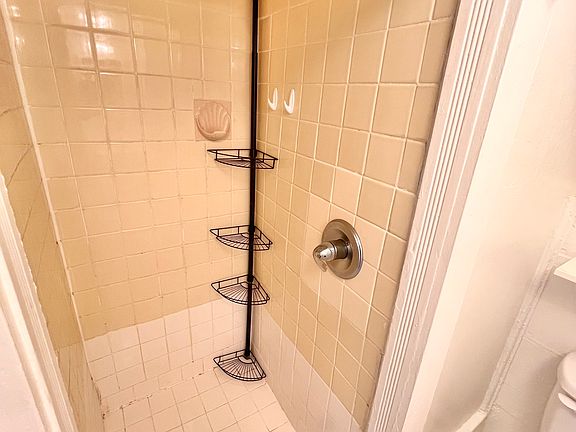 5th image of 436 Central Ave APT 4