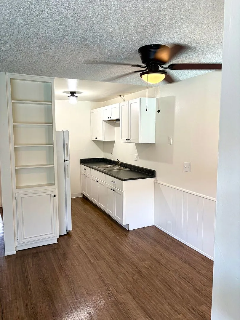 Hallmark Apartment — Photo 4