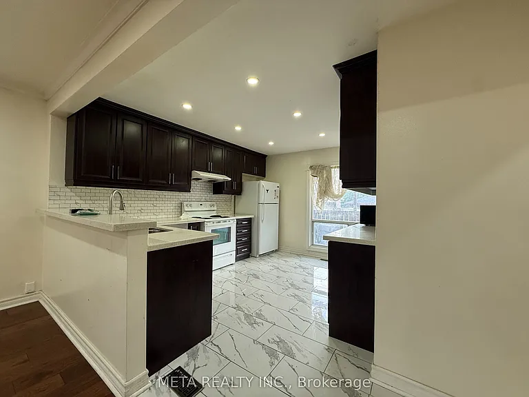 556 McCowan Rd — Photo 10