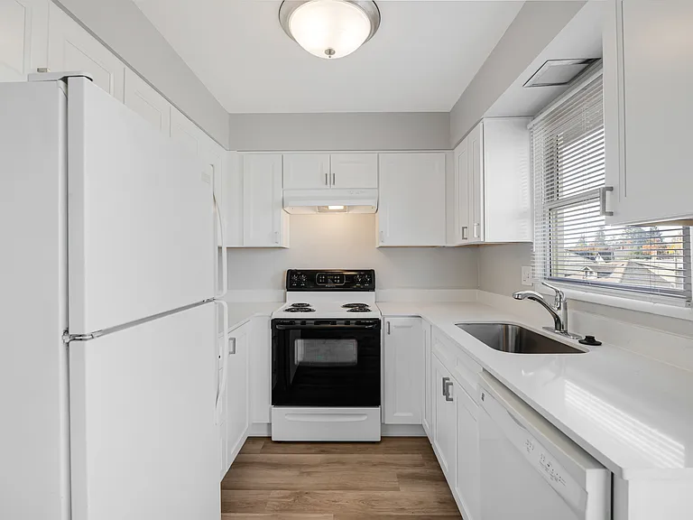 423 Monroe St — Photo 10