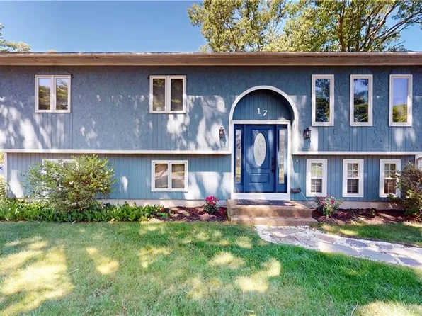 17 Tell St, Warwick, RI 02889